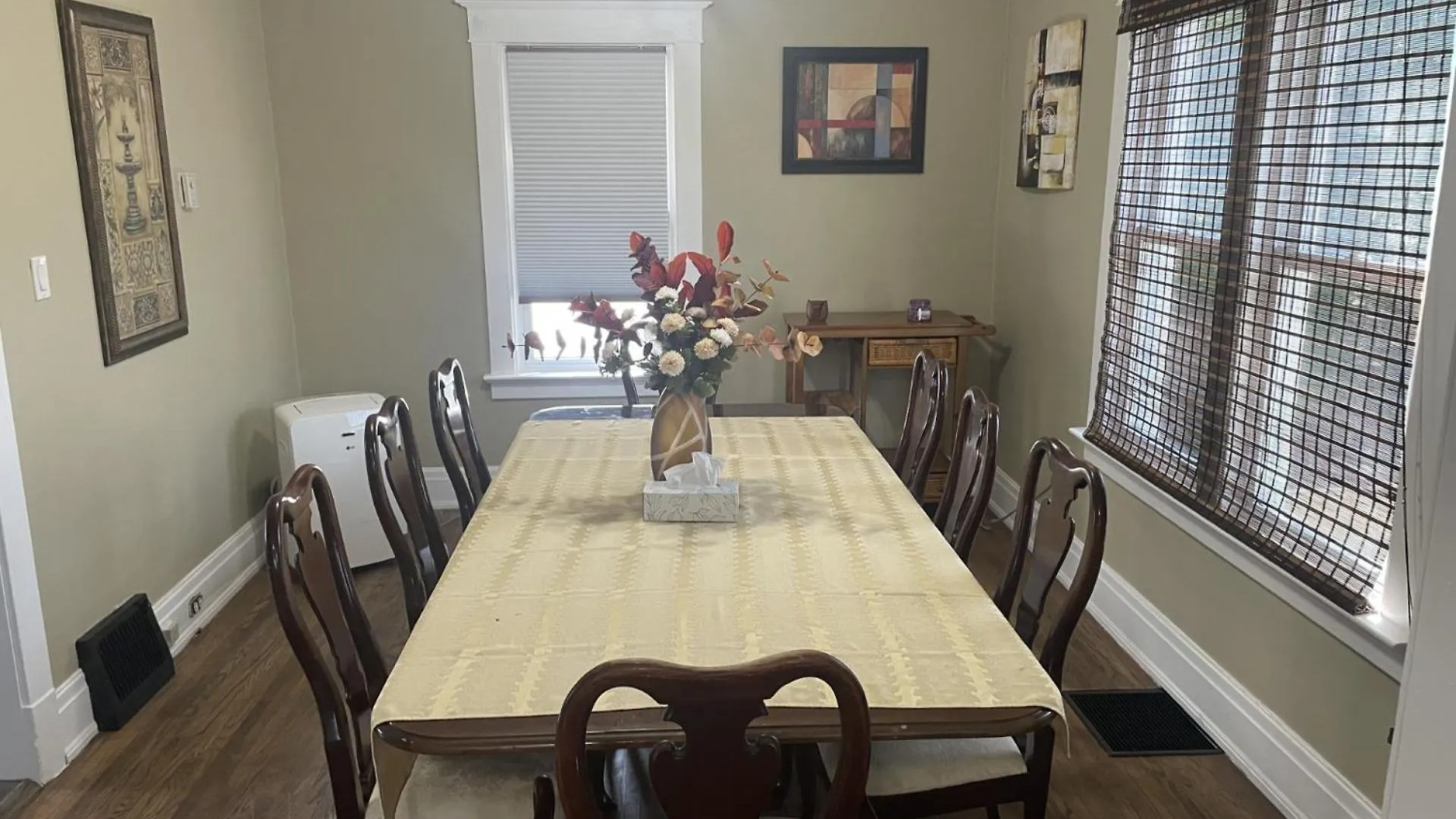 Exceptionally Close To The Falls Amazing Location & Complimentary Breakfast Delivered Daily To The Rental Niagara Falls