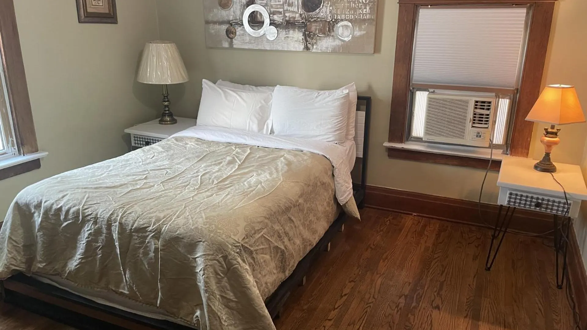 Holiday home Exceptionally Close To The Falls Amazing Location & Complimentary Breakfast Delivered Daily To The Rental Niagara Falls Canada