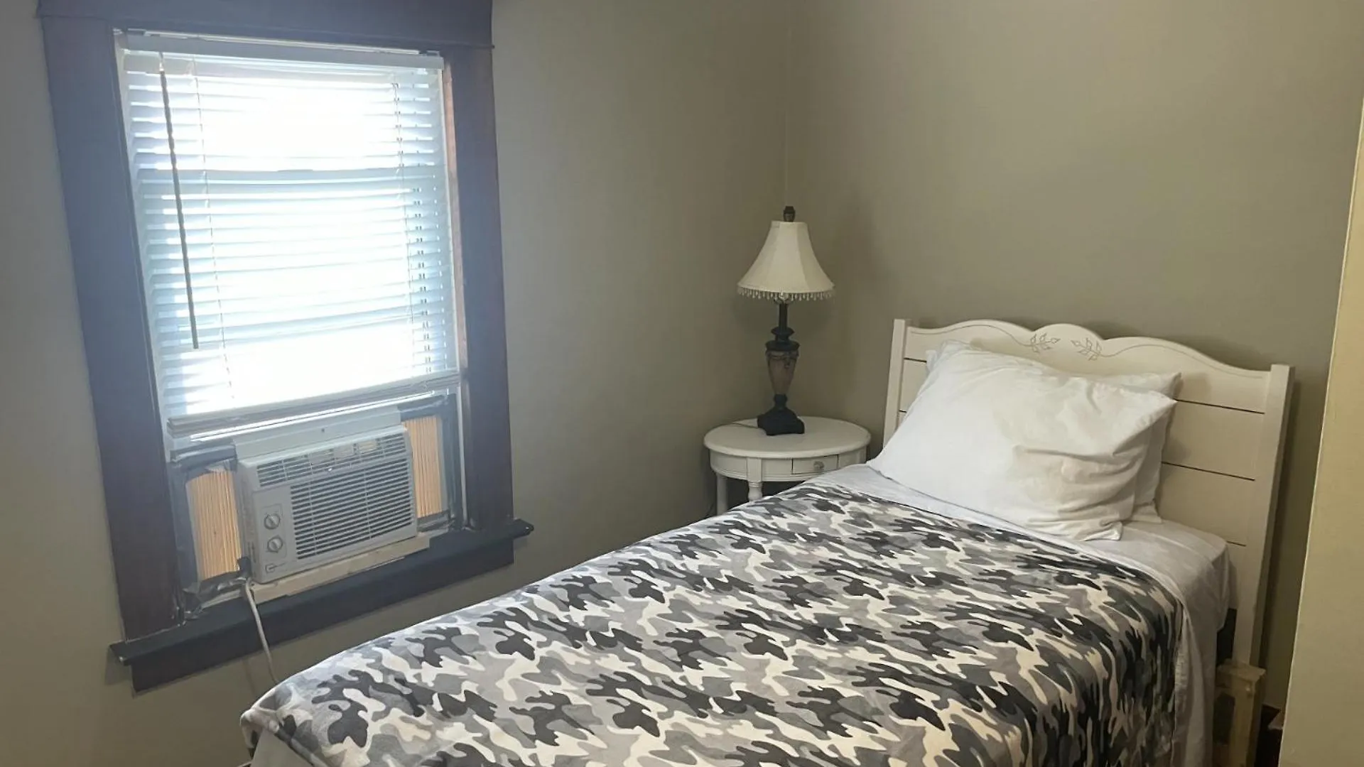 Holiday home Exceptionally Close To The Falls Amazing Location & Complimentary Breakfast Delivered Daily To The Rental Niagara Falls