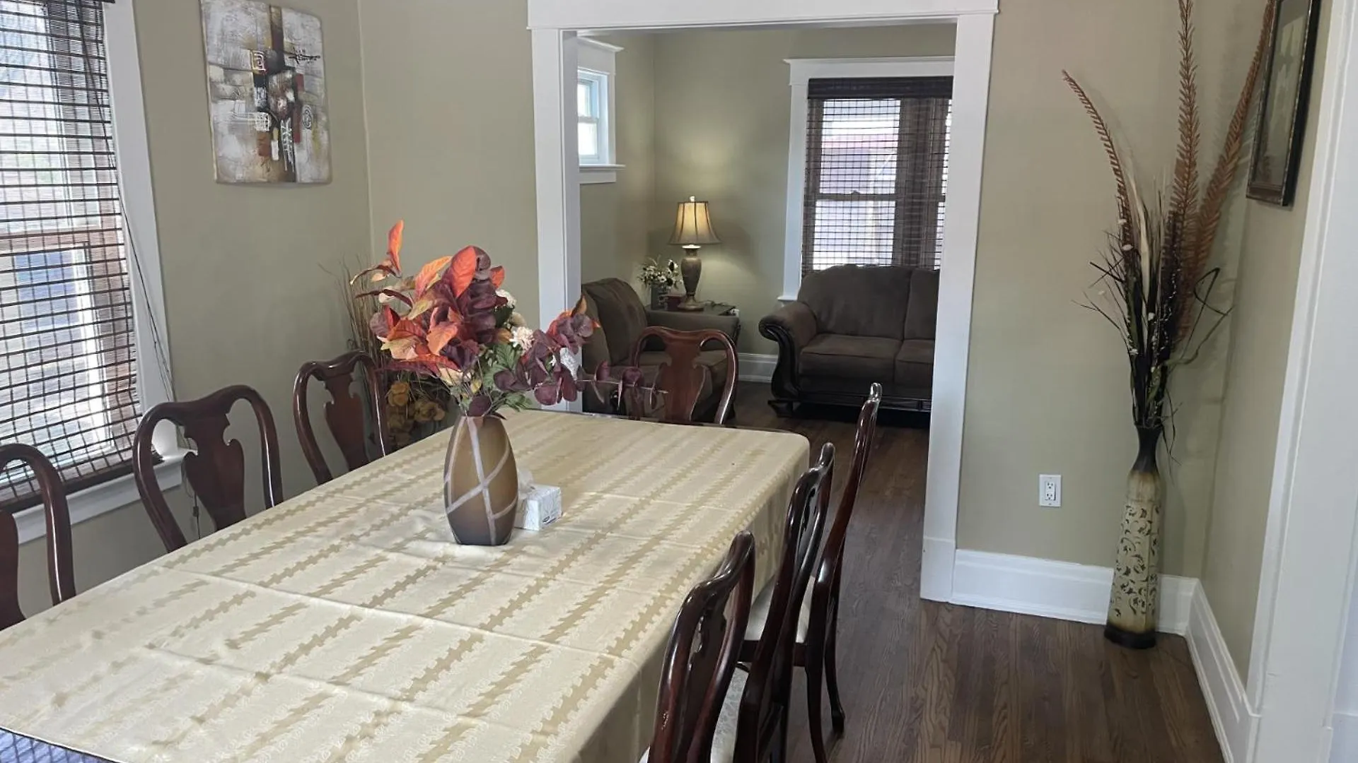 Exceptionally Close To The Falls Amazing Location & Complimentary Breakfast Delivered Daily To The Rental Niagara Falls Holiday home