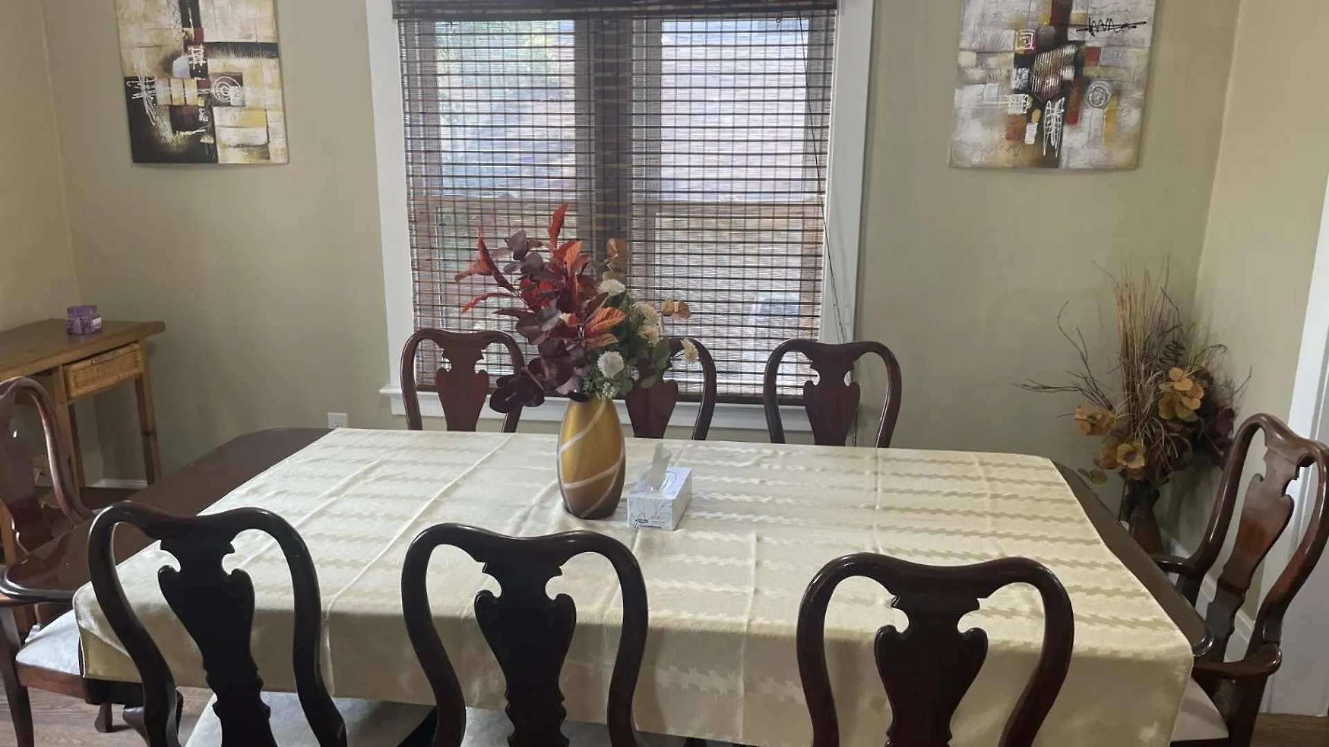 Exceptionally Close To The Falls Amazing Location & Complimentary Breakfast Delivered Daily To The Rental Niagara Falls