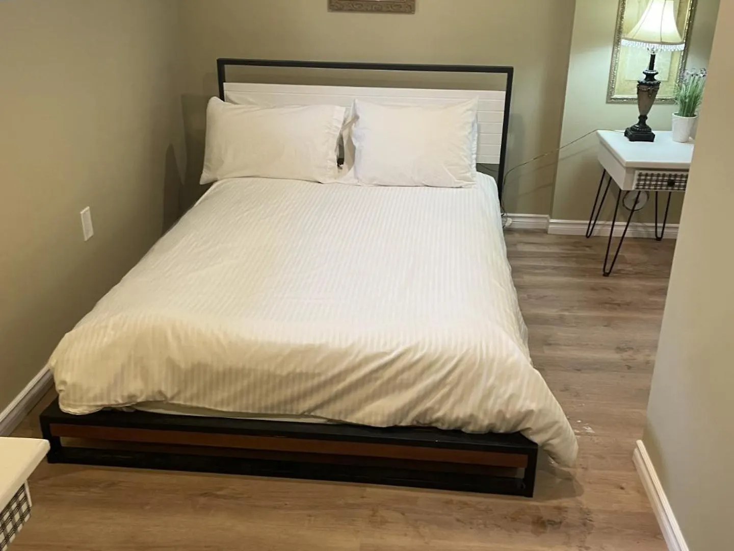 Holiday home Exceptionally Close To The Falls Amazing Location & Complimentary Breakfast Delivered Daily To The Rental Niagara Falls